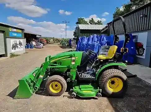 John Deere 2320 Utility Tractor