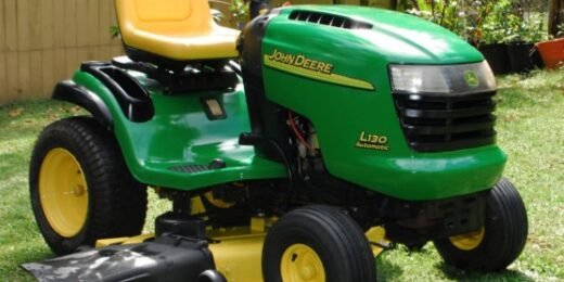 John Deere L100 L111 L118 L120 L130 Lawn Tractors Operator’s Manual